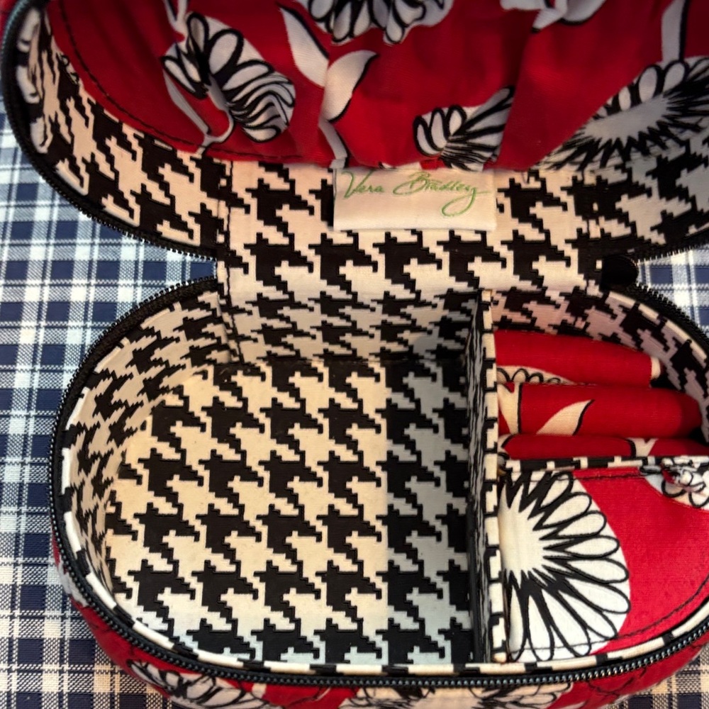 Vera Bradley Red and Black Floral Jewlery traveler case - Picture 4 of 7
